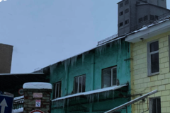 Каждый шестой из 88 владельцев частных зданий не справился с очисткой крыш от снега