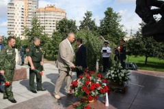 День ВДВ в Петербурге отметили памятными акциями,  перетягиванием каната и прыжками с парашютом