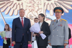 18 юных жителей Северной столицы получили свои первые паспорта на торжественном праздновании Дня России в Петропавловской крепости. В их числе - Ксения Галицкая из Петродворцового района