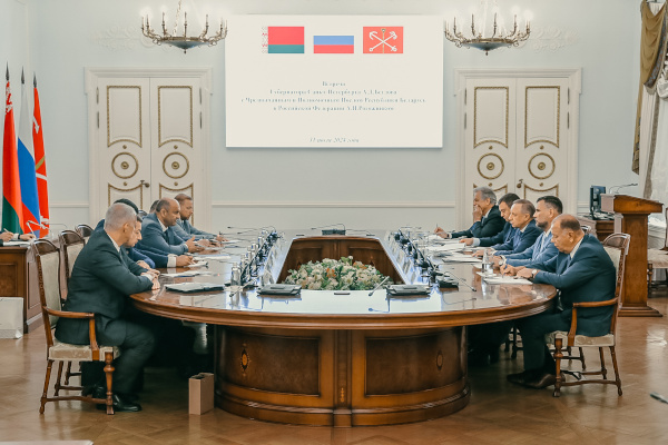 Рабочая встреча с Чрезвычайным и Полномочным Послом Республики Беларусь в Российской Федерации Александром Рогожником
