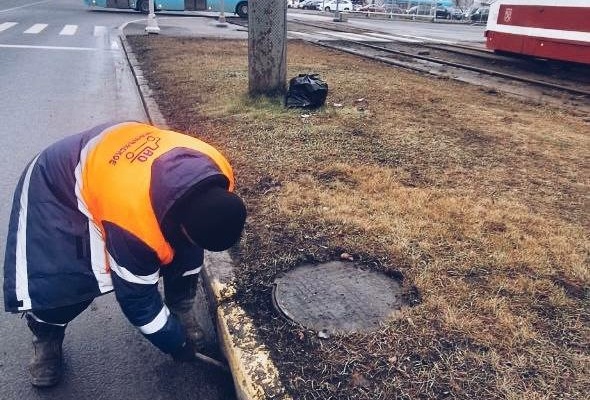 Очистка ливневой системы в Выборгском районе