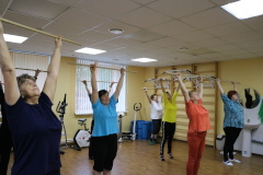 Около 10 тысяч пожилых граждан Петродворцового района получили социальные услуги