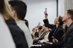 Председатель Комитета Елена Разумишкина встретилась с активистами молодежных сообществ