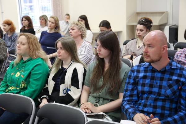В Петербурге прошел семинар «Удаленные способы профилактики (онлайн, интернет, телефон доверия)»