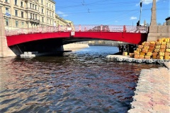 Под Красным мостом открыто движение судов