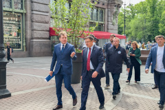 Вице-губернатор Владимир Омельницкий проверил, как проходит подготовка к началу реставрационных работ на фасадах домов Невского проспекта