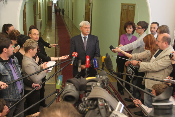 Георгий Полтавченко поздравил Петербург с рождением пятимиллионного жителя